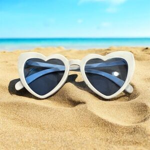 Heart-Shaped Sunglasses Light Gray